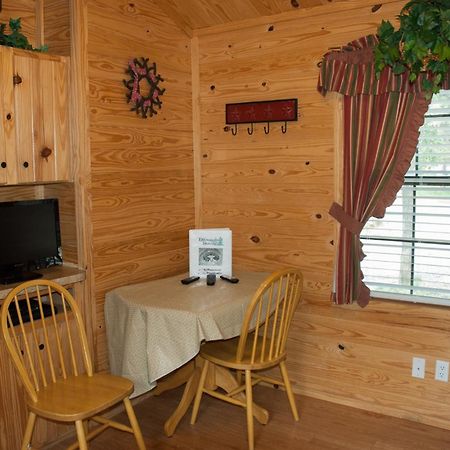 Medina Lake Camping Resort Cabin 3 Lakehills Luaran gambar
