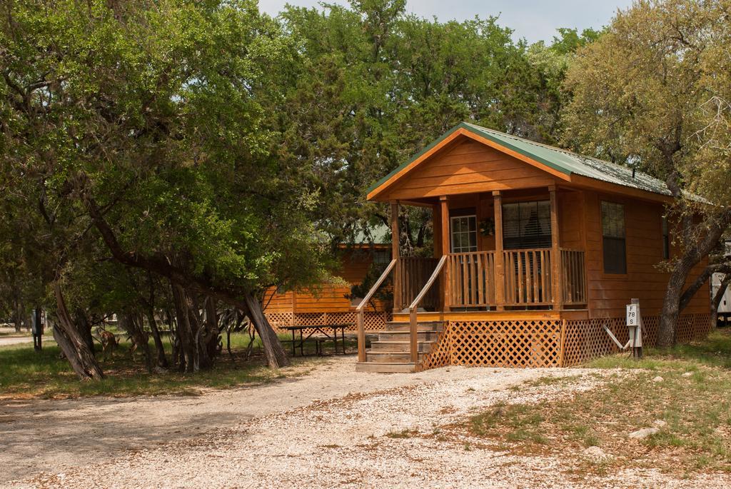 Medina Lake Camping Resort Cabin 3 Lakehills Luaran gambar