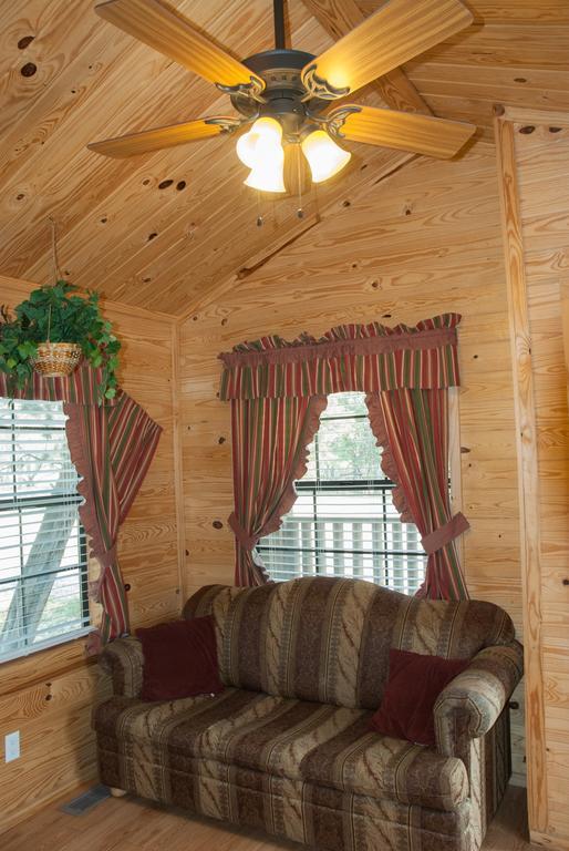 Medina Lake Camping Resort Cabin 3 Lakehills Luaran gambar