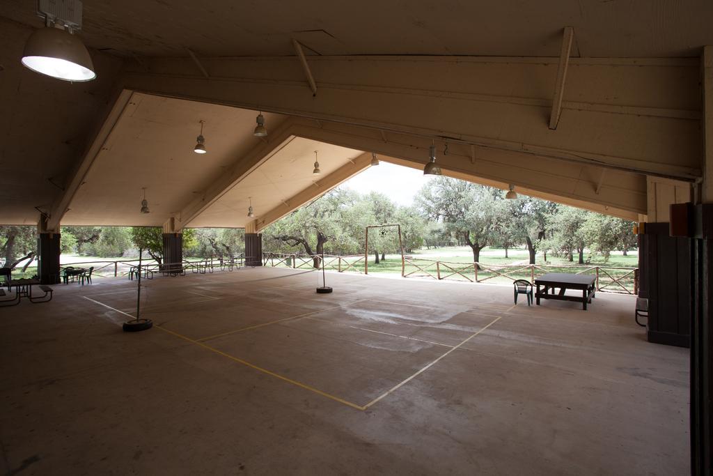 Medina Lake Camping Resort Cabin 3 Lakehills Luaran gambar